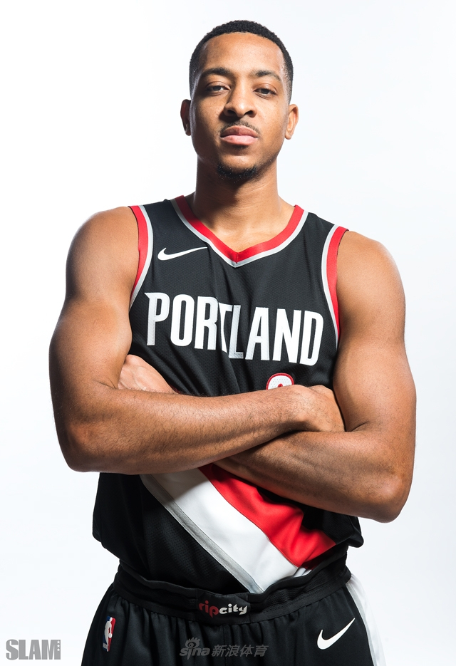 留队并给予 留队并给予