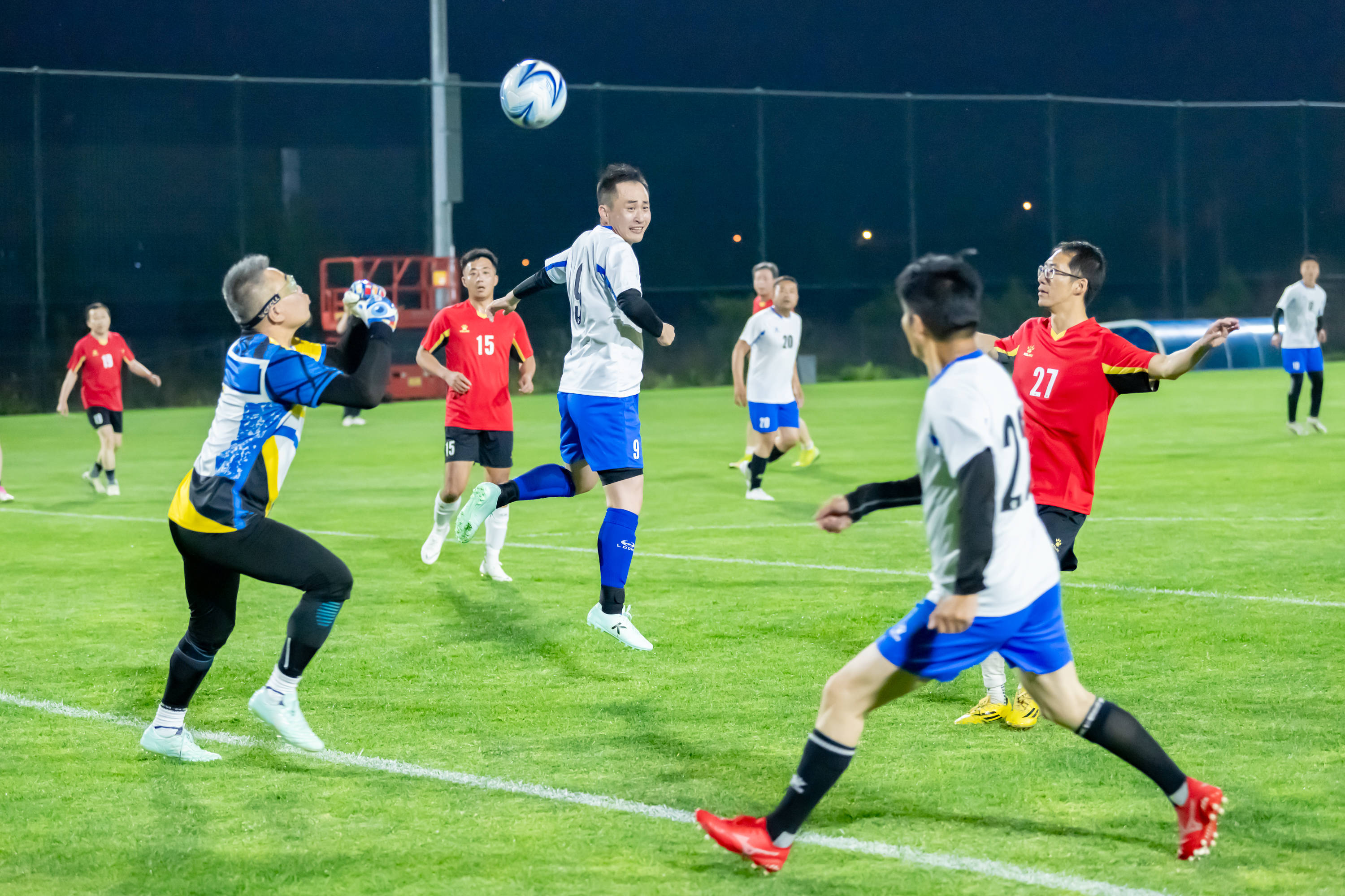 确保中后场 确保中后场